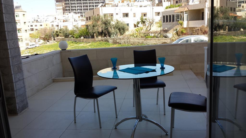 The Place Apartments Amman Room photo